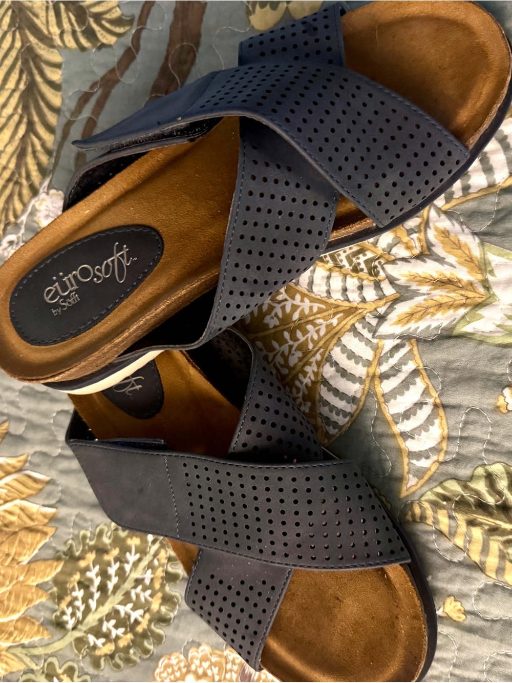 Adjustable Cross Strap Strap SANDALS, size 7